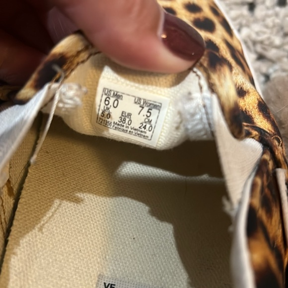 VANS Cheetah print slip ons size 
6.0 men -
7.5 women - Picture 6 of 6